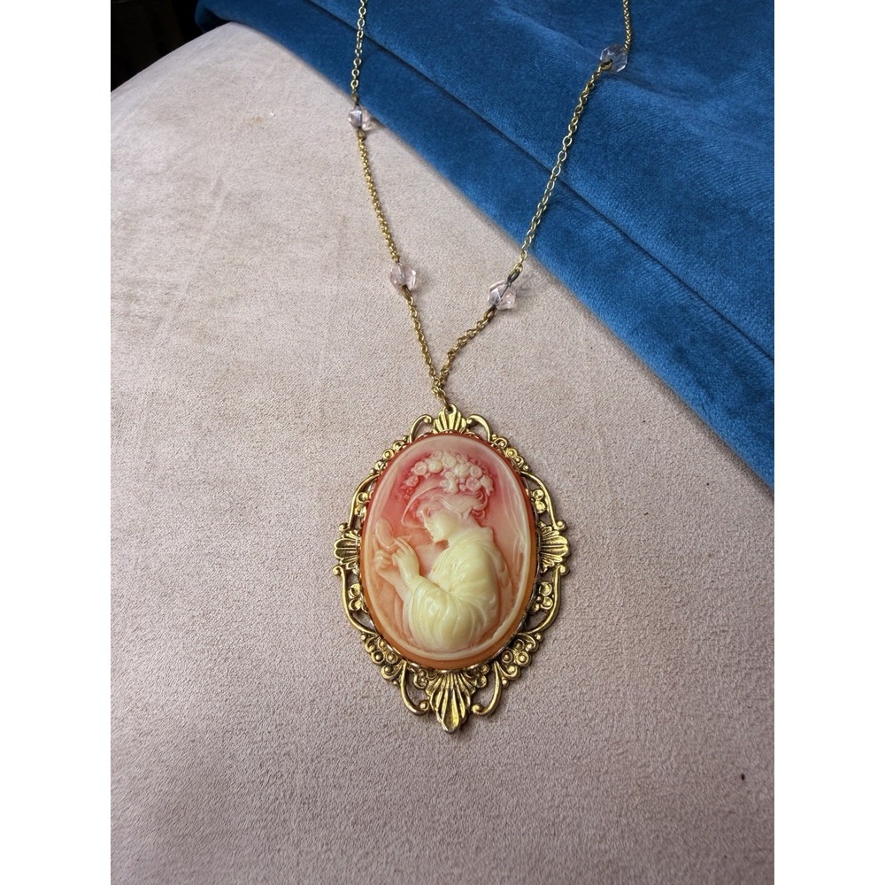 Vintage Victorian Style Cameo Pendant Necklace Gold Tone Filigree Frame